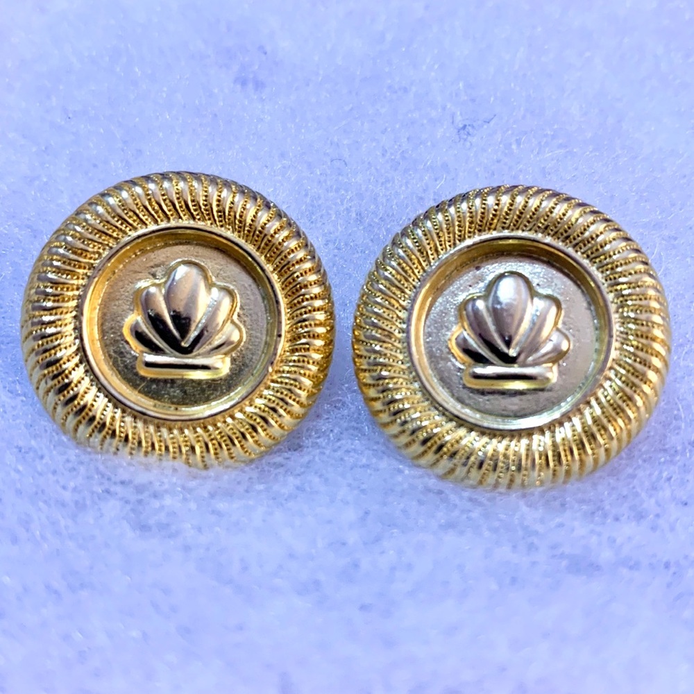 Vintage shell earrings ✨